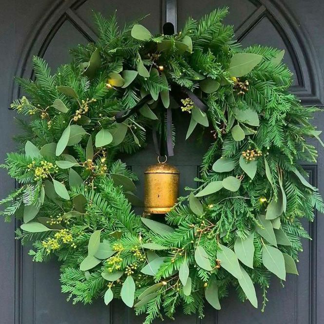 Classic Traditional Fresh Wreath Classic Traditional Fresh Wreath