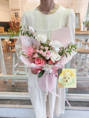 Sarang Spitz 花束