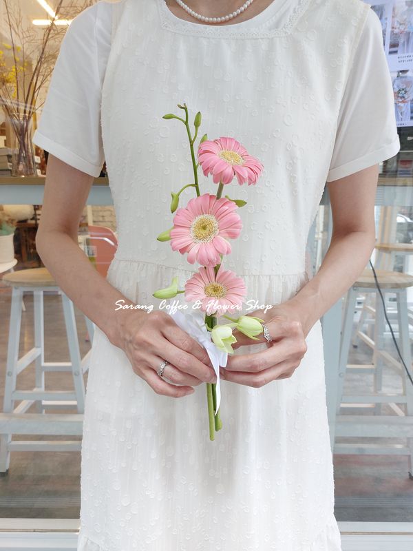 Sarang 蜜粉小太陽輕捧花