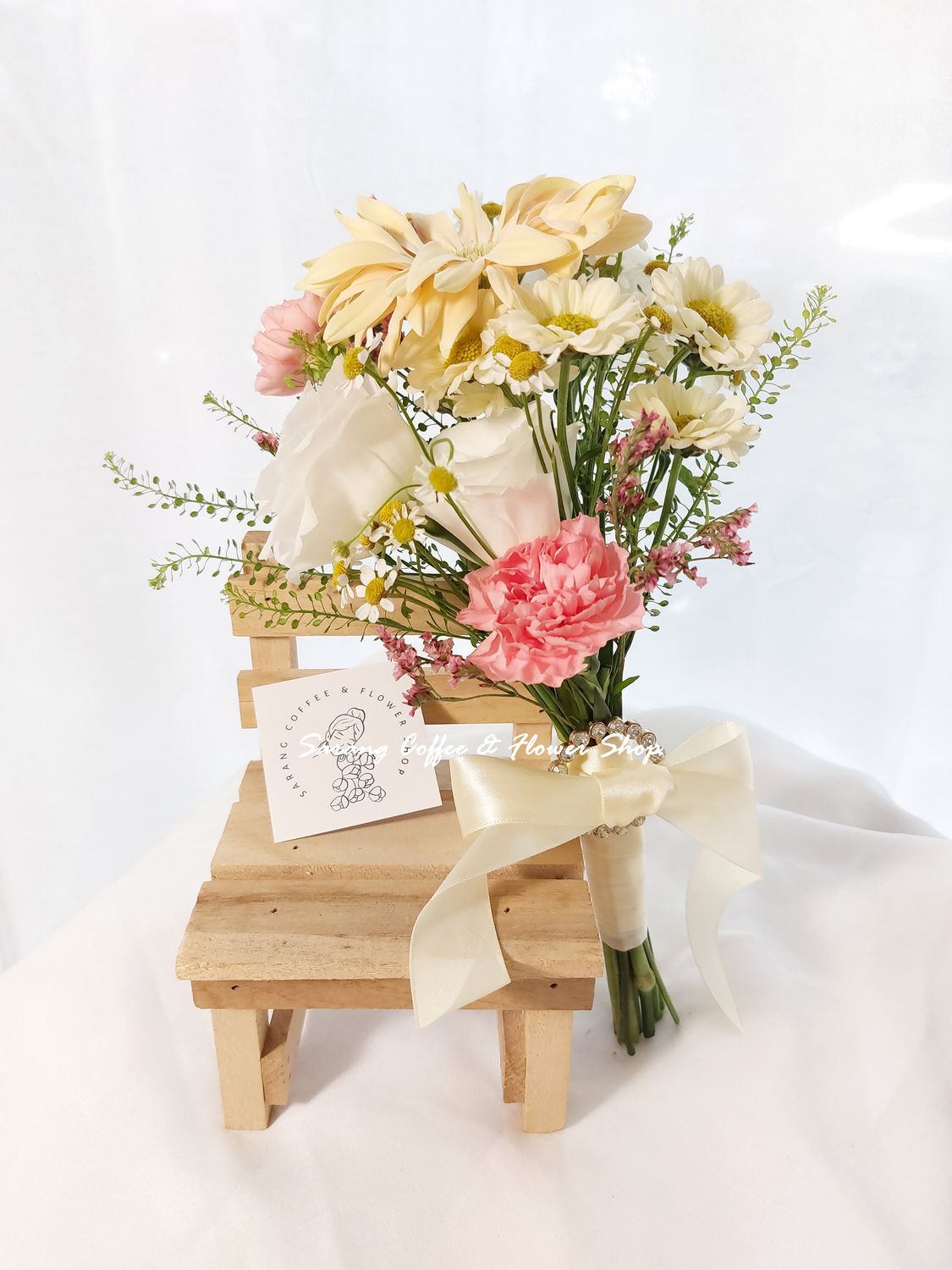 Sarang 溫馨小太陽季節捧花