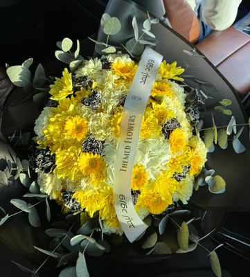 Graduation bouquet yellow and black