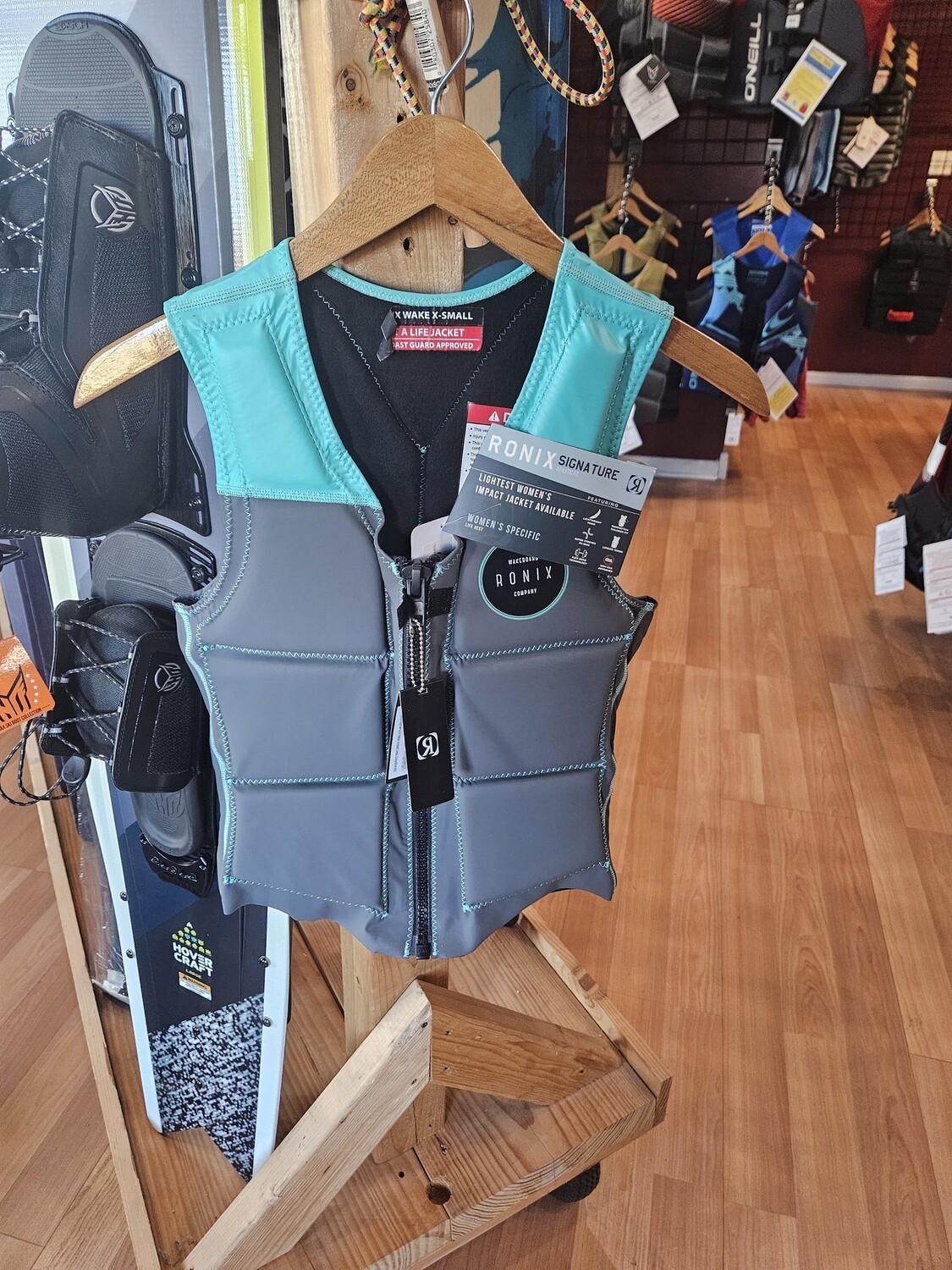 Ronix Signature Women&#39;s v Neck Impact Jacket