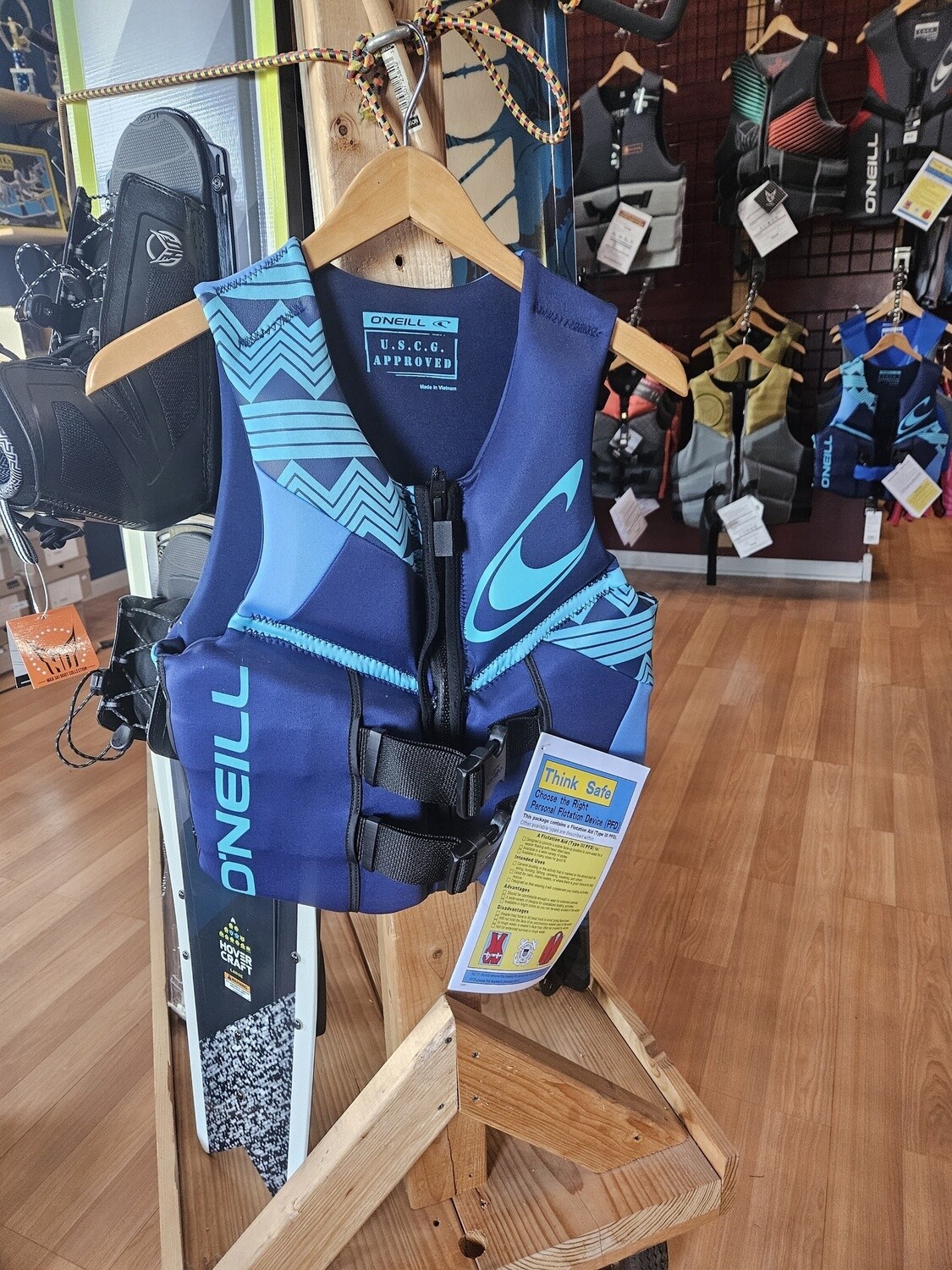 O&#39;Neill Women&#39;s Reactor USCG Life Vest, Size: 4