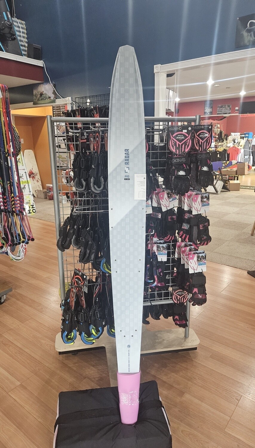 Radar Vapor Pro Build 68&quot; White