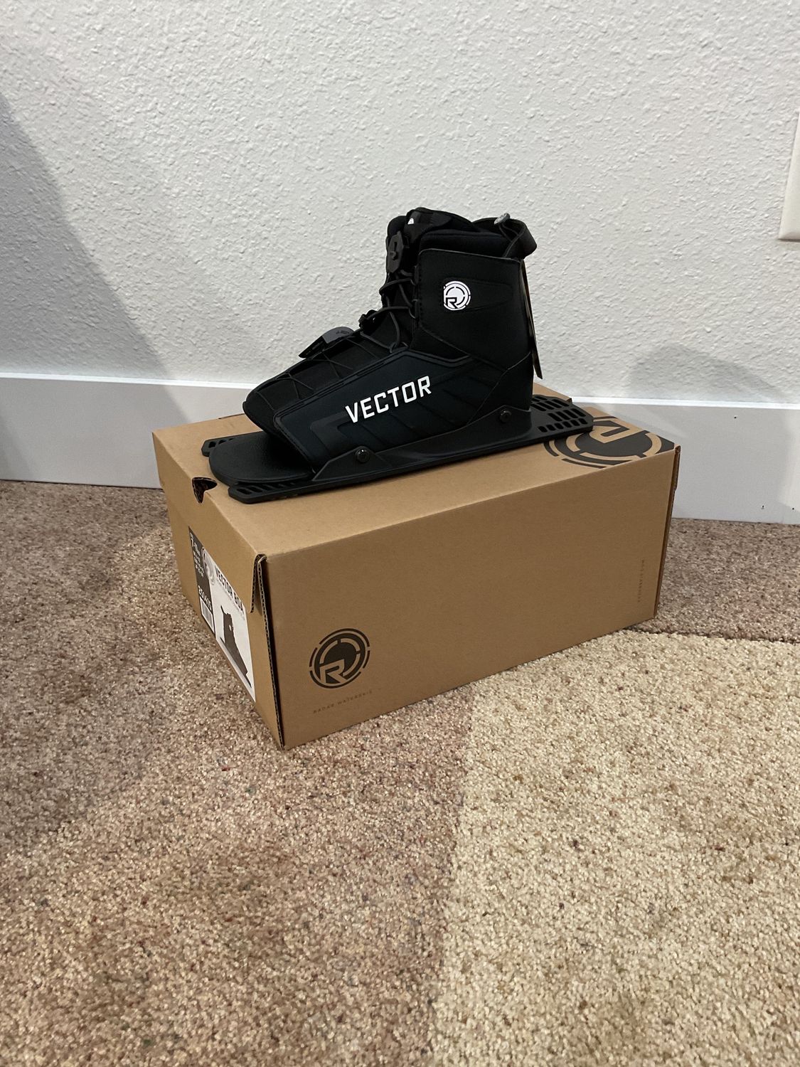 Radar Vector Boa Rear Feather Frame 2.0, Size: 7-11