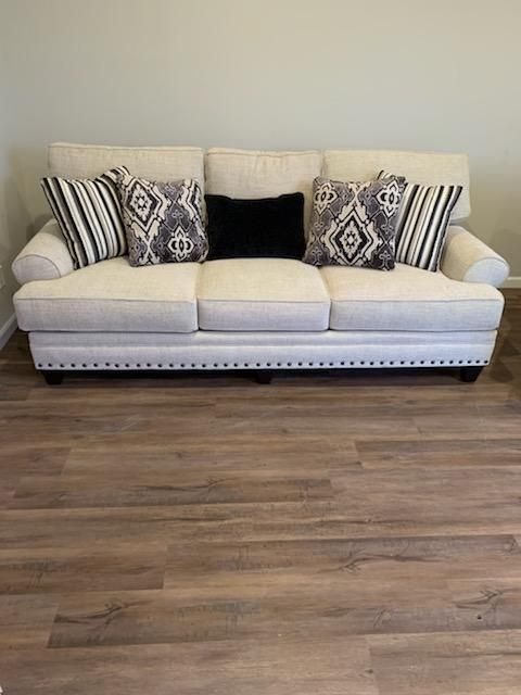 Becall Liltwill Cream Sofa