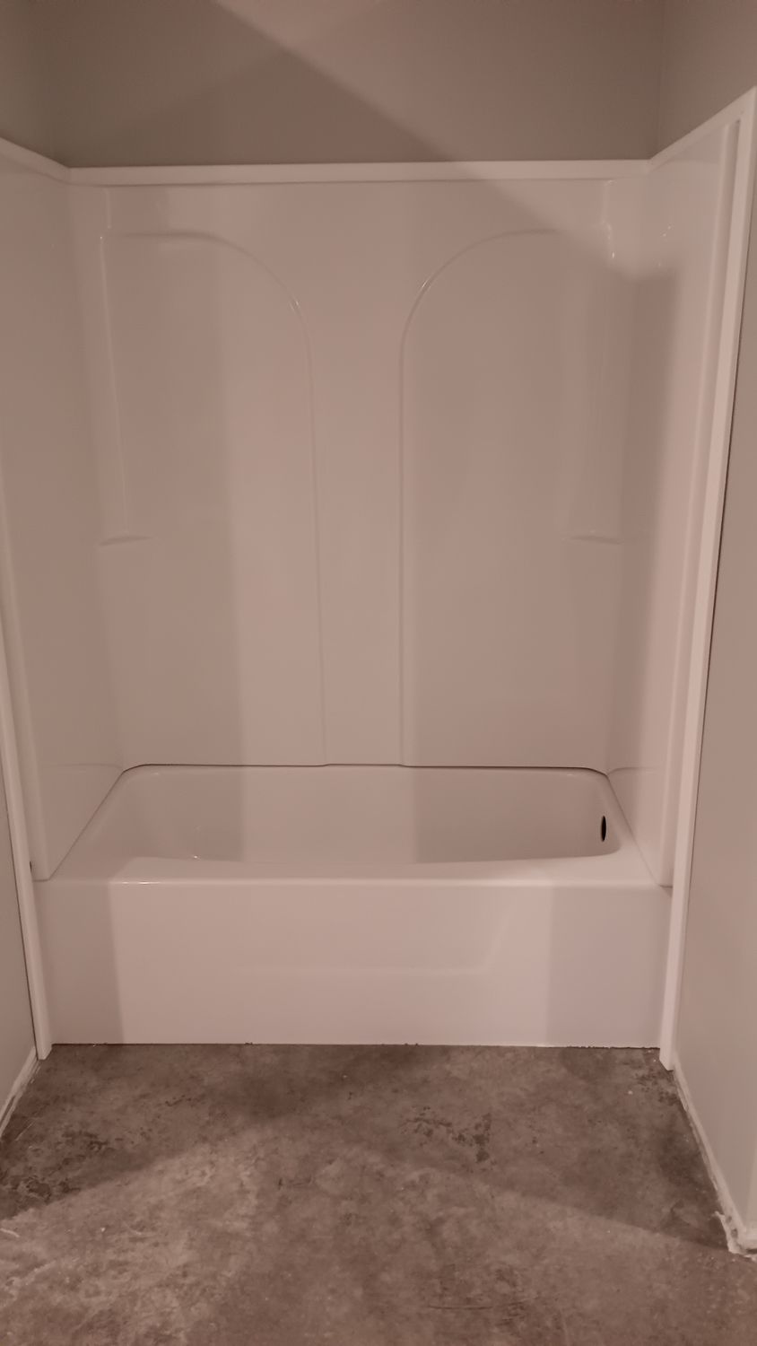 27x54 LD Praxis Tub/Surround Combo