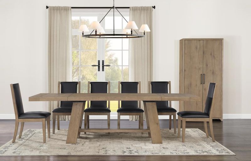 Dining Room Table & Chairs