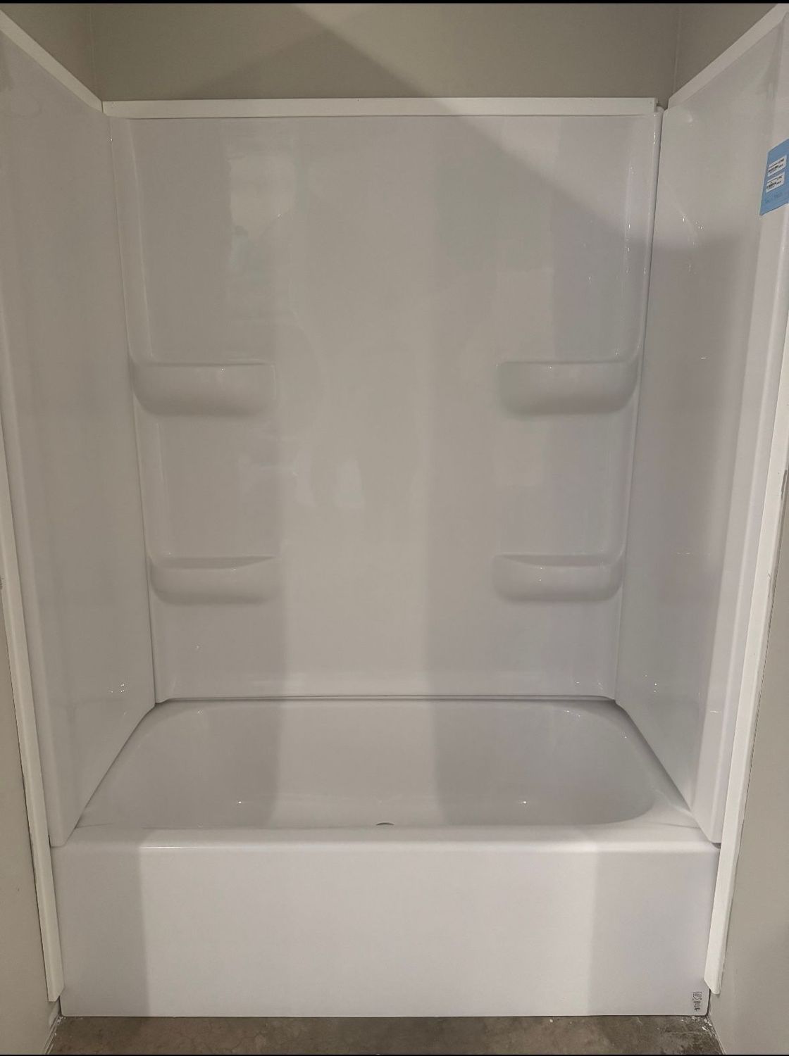 27x54 Lyons LD White Tub