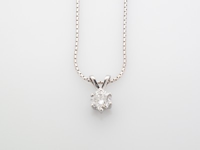 Ladies 18 carat white gold brilliant cut diamond pendant
