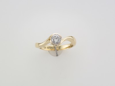 18 carat yellow gold brilliant cut diamond soliatire ring with twist style shank