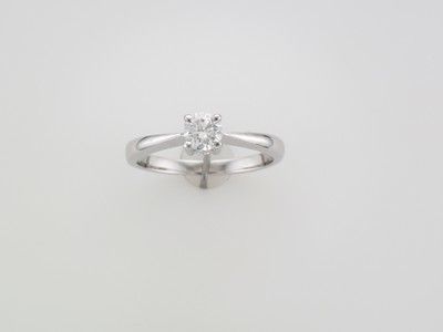 Ladies 18 carat white gold brilliant cut diamond solitaire ring