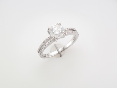 Ladies 18 carat white gold diamond ring with diamond shoulders