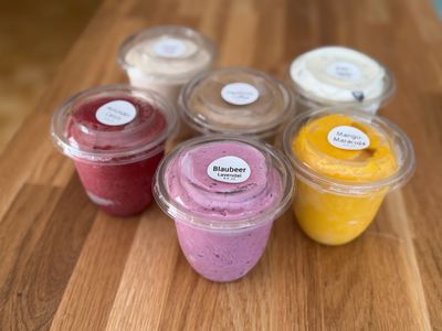 Eis im Becher
