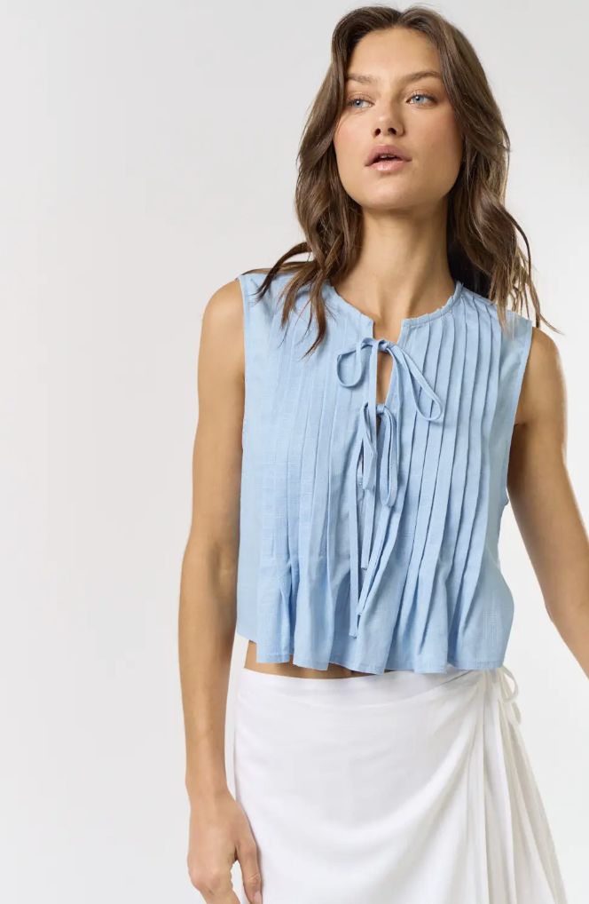 Sleeveless Front Tie Pleated Top