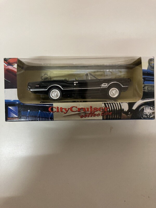 Modellino oldsmobile 4-4-2 nuovo