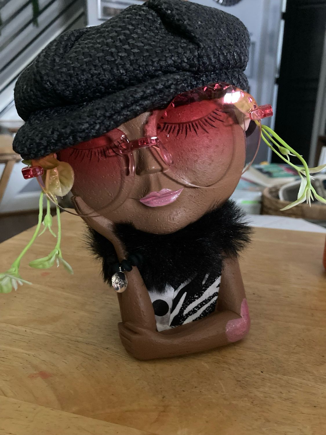 Ms. Noir Essence