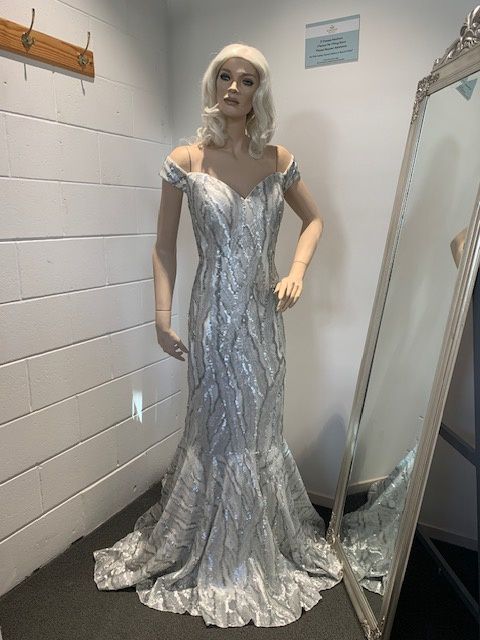 Jadore | J9057 Silver/White Off Shoulder