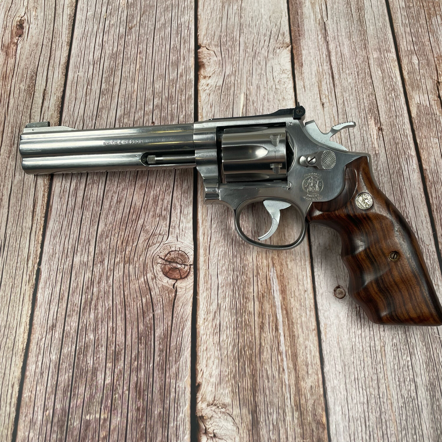 Smith & Wesson 617 - .22lr (6 Round Chamber)  | Pre-Owned