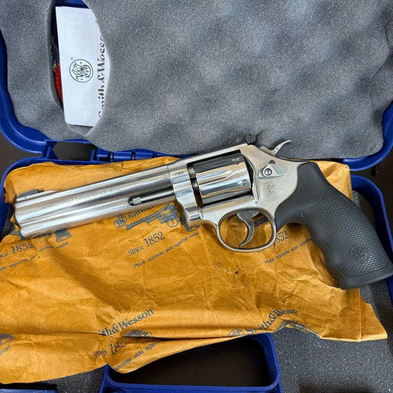 Smith &amp; Wesson 617 .22LR | Pre-owned