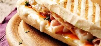 Panini jambon cru chèvre miel