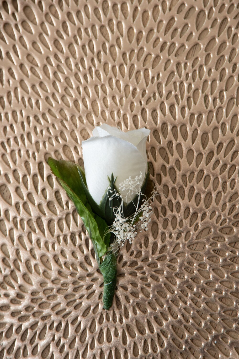 Simply Elegant Boutonnier (Rental)