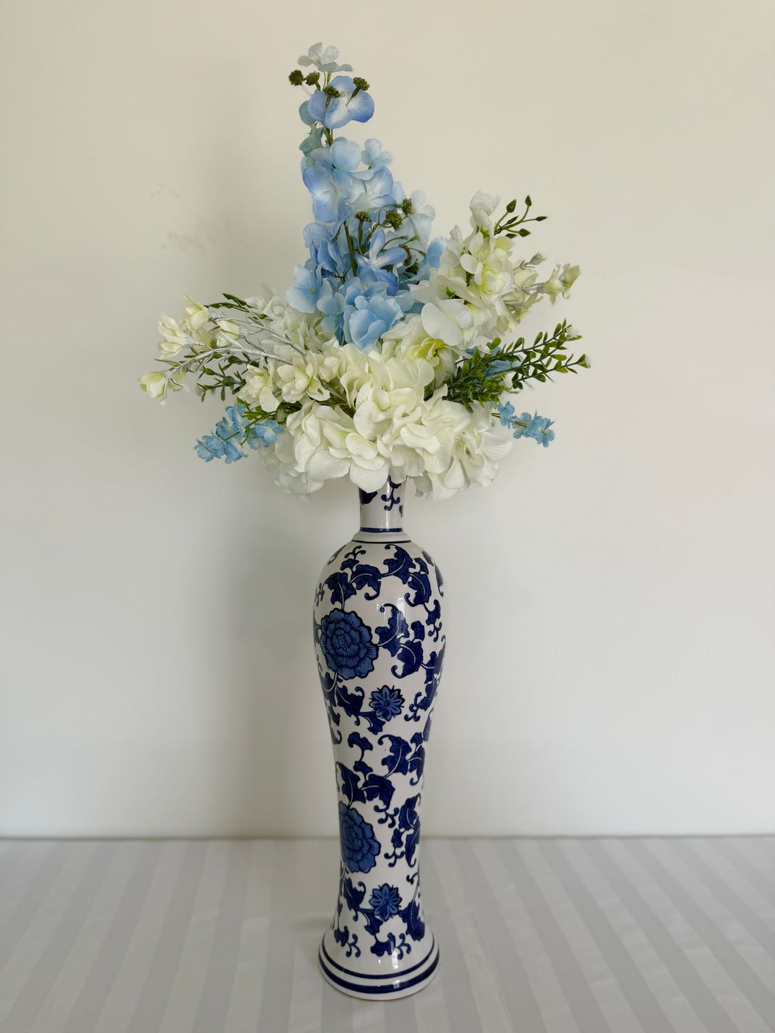 Little Touch of Blue Med Glass Vase Blue Centerpiece (Rental)