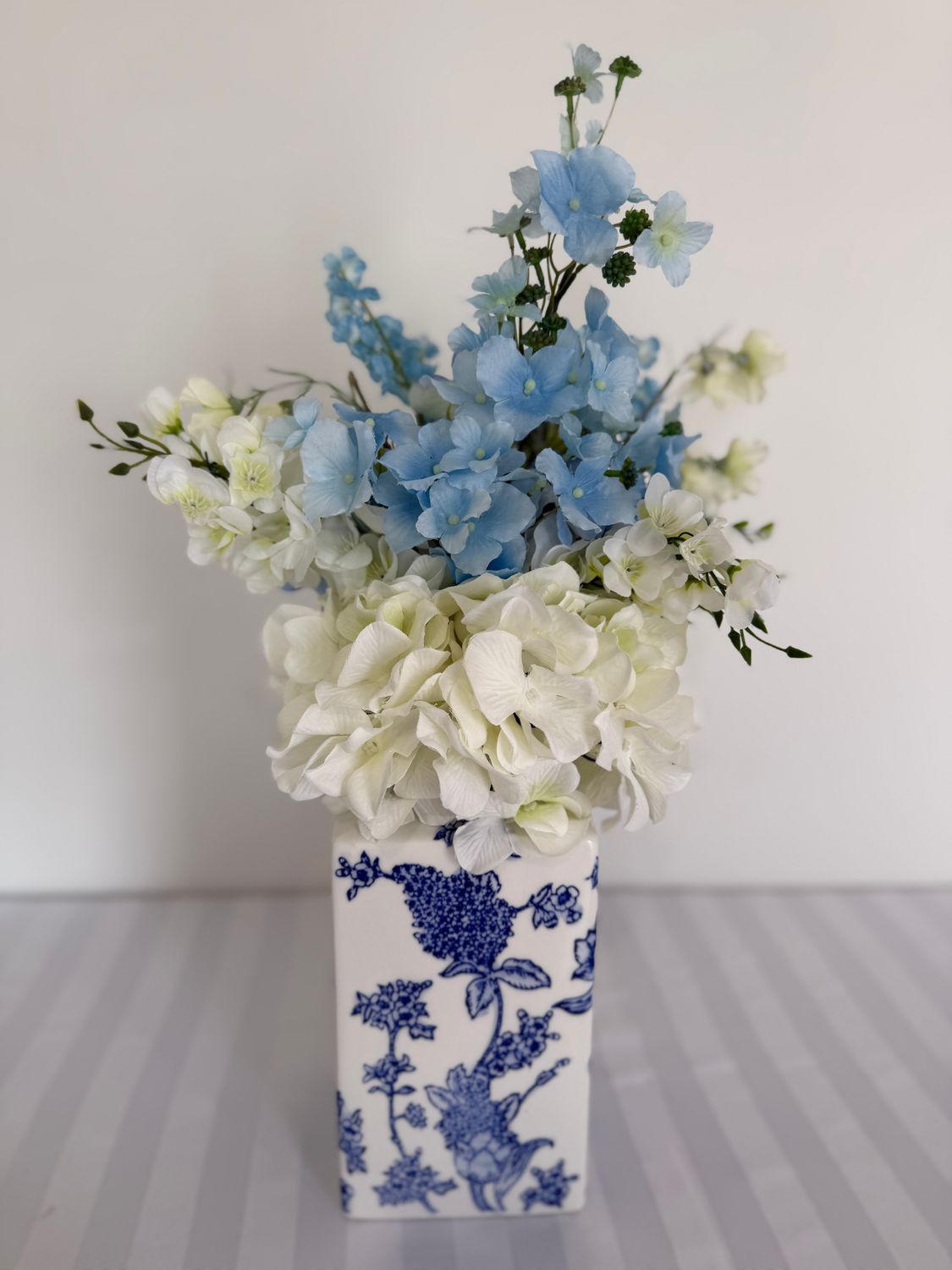Little Touch of Blue Med Glass Vase Blue Centerpiece (Rental)