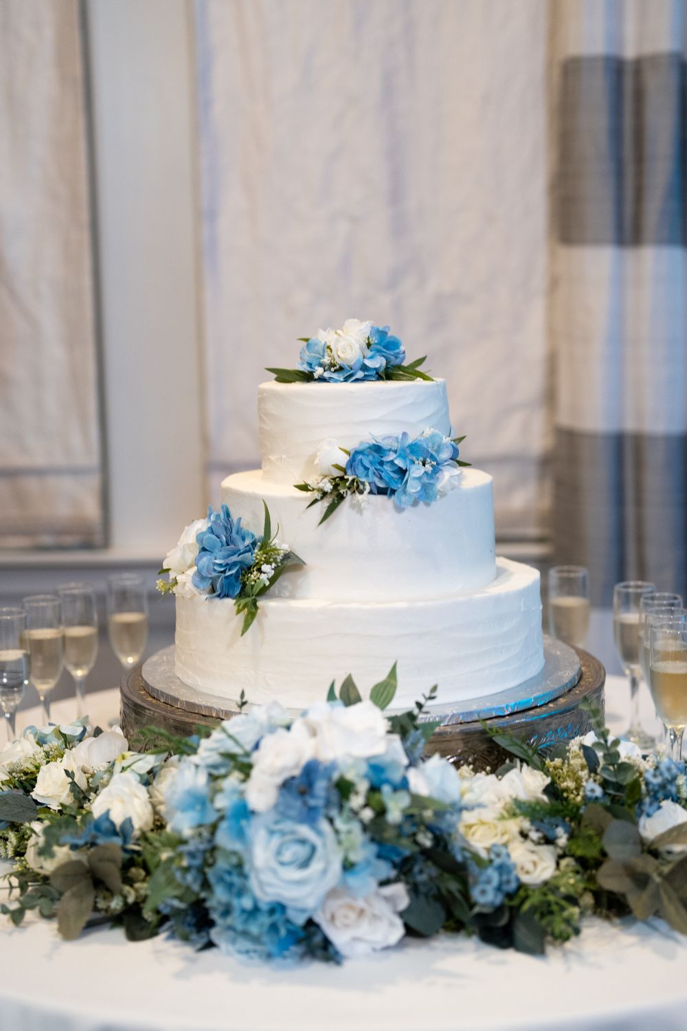 Little Touch of Blue Cake Cluster (Purchase)