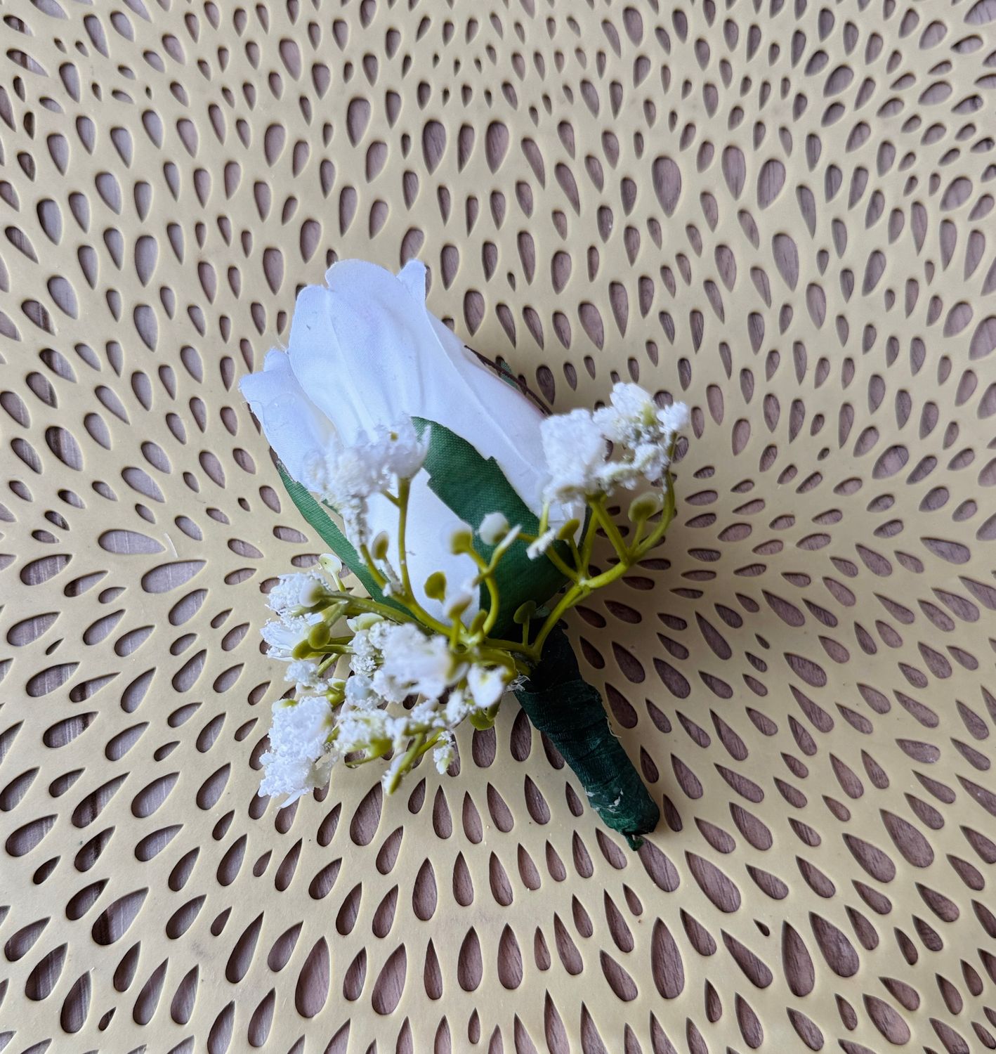 Heavenly Scent Boutonnier (Rental)