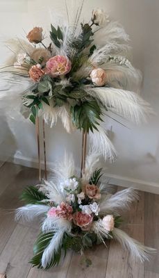 Blushing for You Pillar Centerpiece (Rental)