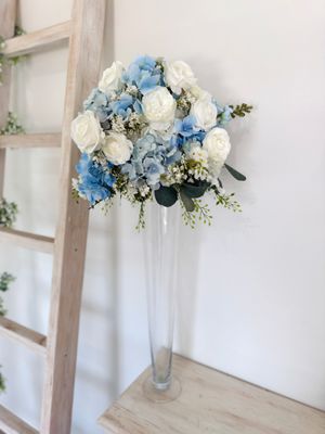 Little Touch of Blue Glass Vase Centerpiece (Rental)