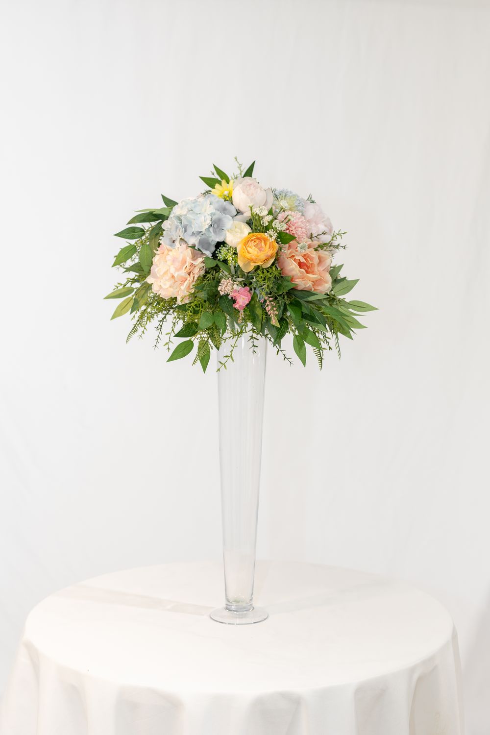 Garden Party Glass Large Vase Centerpiece (Rental)