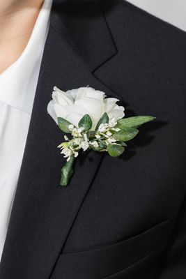 Heavenly Scent Boutonnier (Rental)