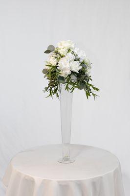 Heavenly Scent Glass Vase Centerpiece (Rental)
