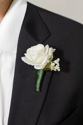 Heavenly Scent Ring Bearer Boutonniere (Rental)