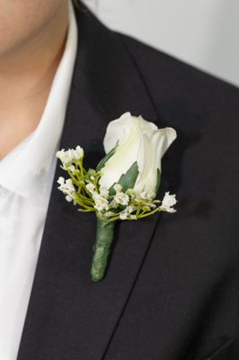 Heavenly Scent Baby's Breath Boutonniere (Rental)
