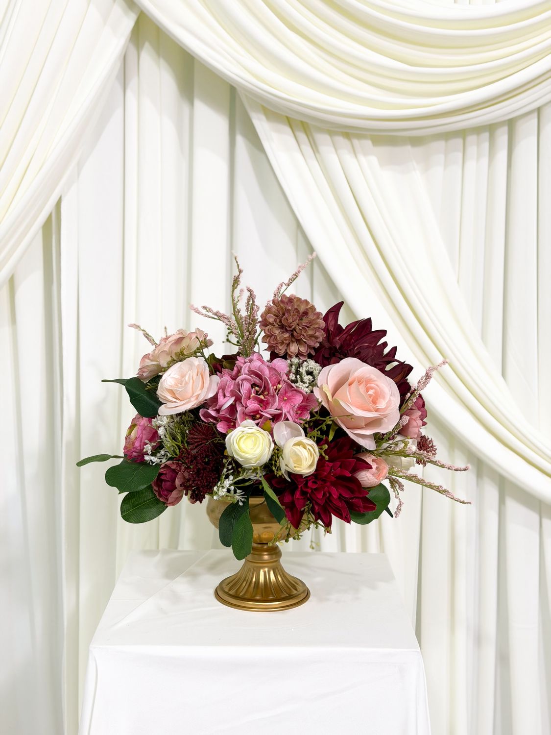 Sweet Merlot Gold Petite Vases (Rental)