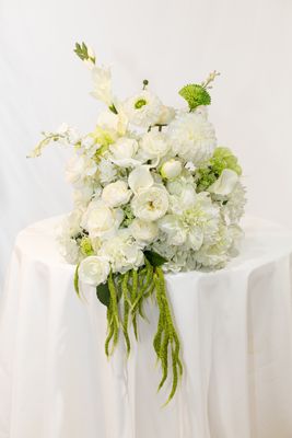 Everlasting Whispers Centerpiece No Vase (Rental)