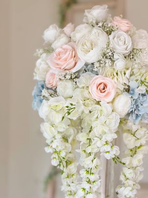 Little Touch of Blue Glass Vase Wisteria Centerpiece (Rental)