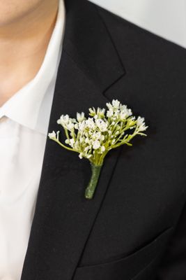 Heavenly Scent Baby's Breath Boutonniere (Rental)