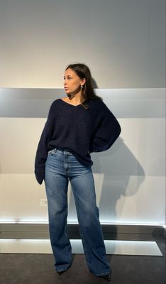 MAGLIONE CON SCOLLO A BARCHETTA