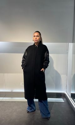 CAPPOTTO CON MANICHE A CONTRASTO