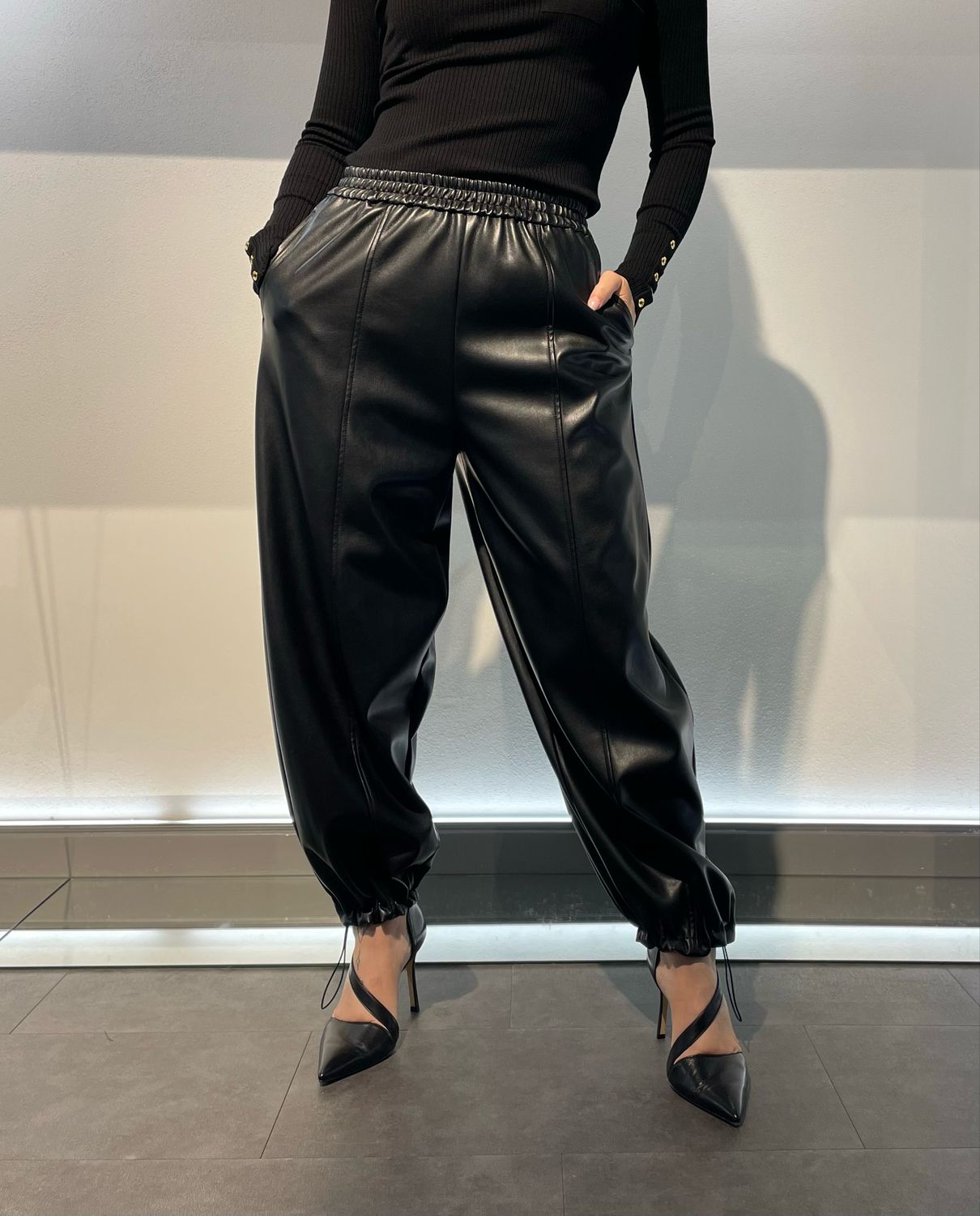 PANTALONI BALLOON IN FINTA PELLE