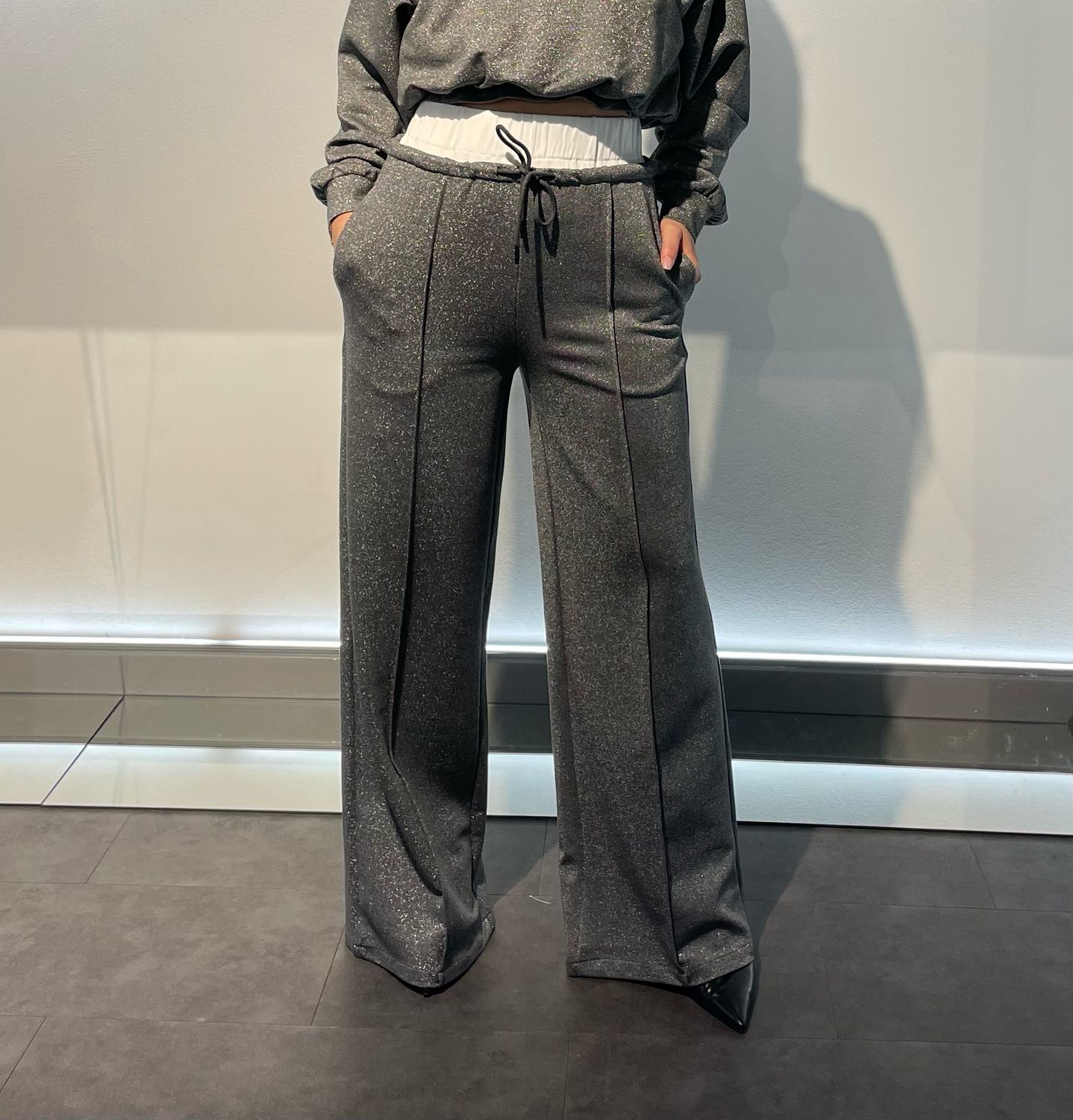 PANTALONE CON ELASTICO A CONTRASTO