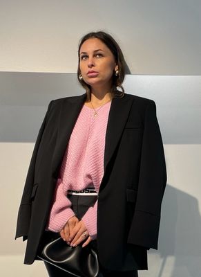 MAGLIONE CON SCOLLO A BARCHETTA