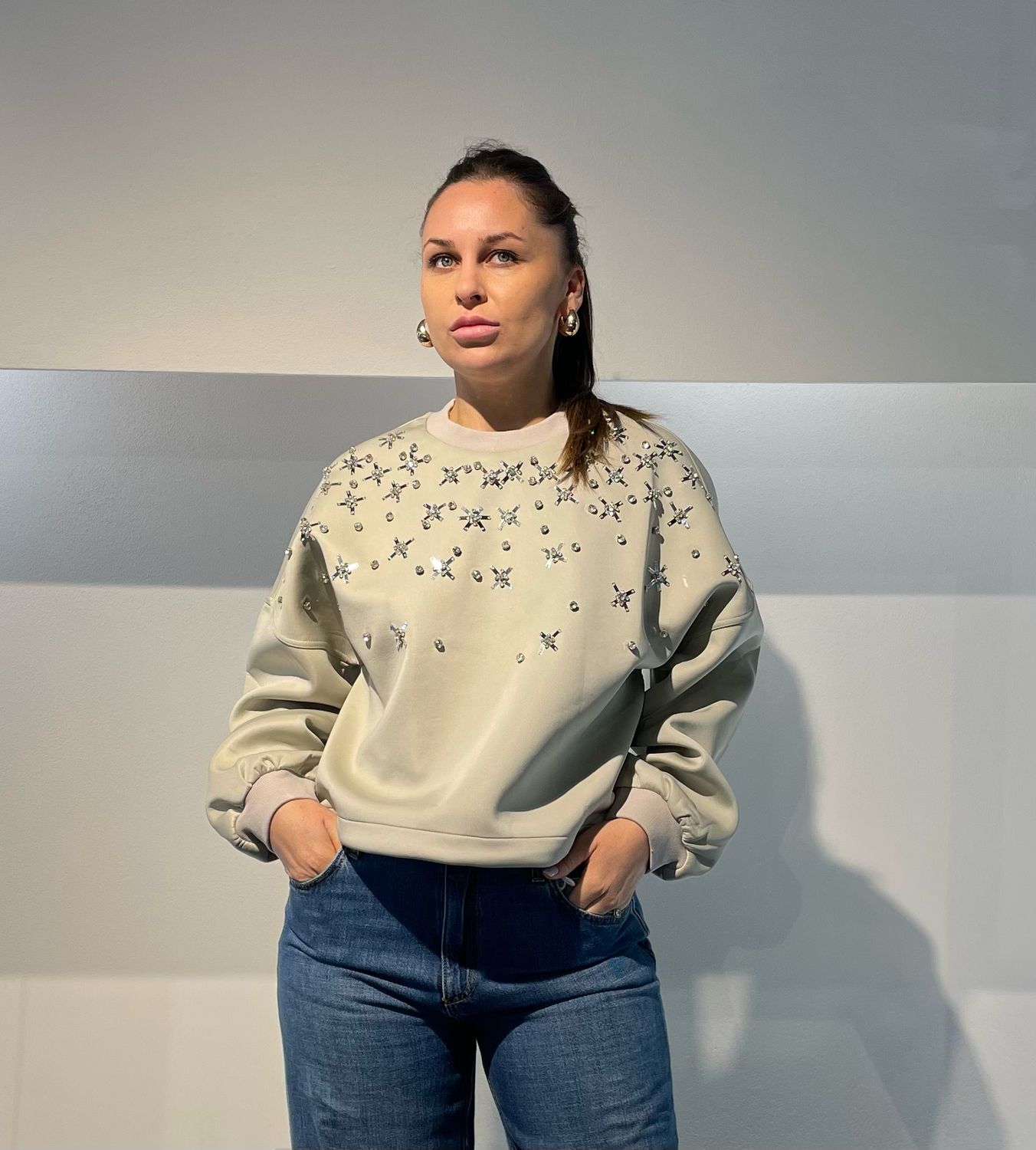 MAGLIA CON RICAMO GIOIELLO