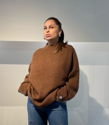 MAGLIONE CON COLLO MONTANTE