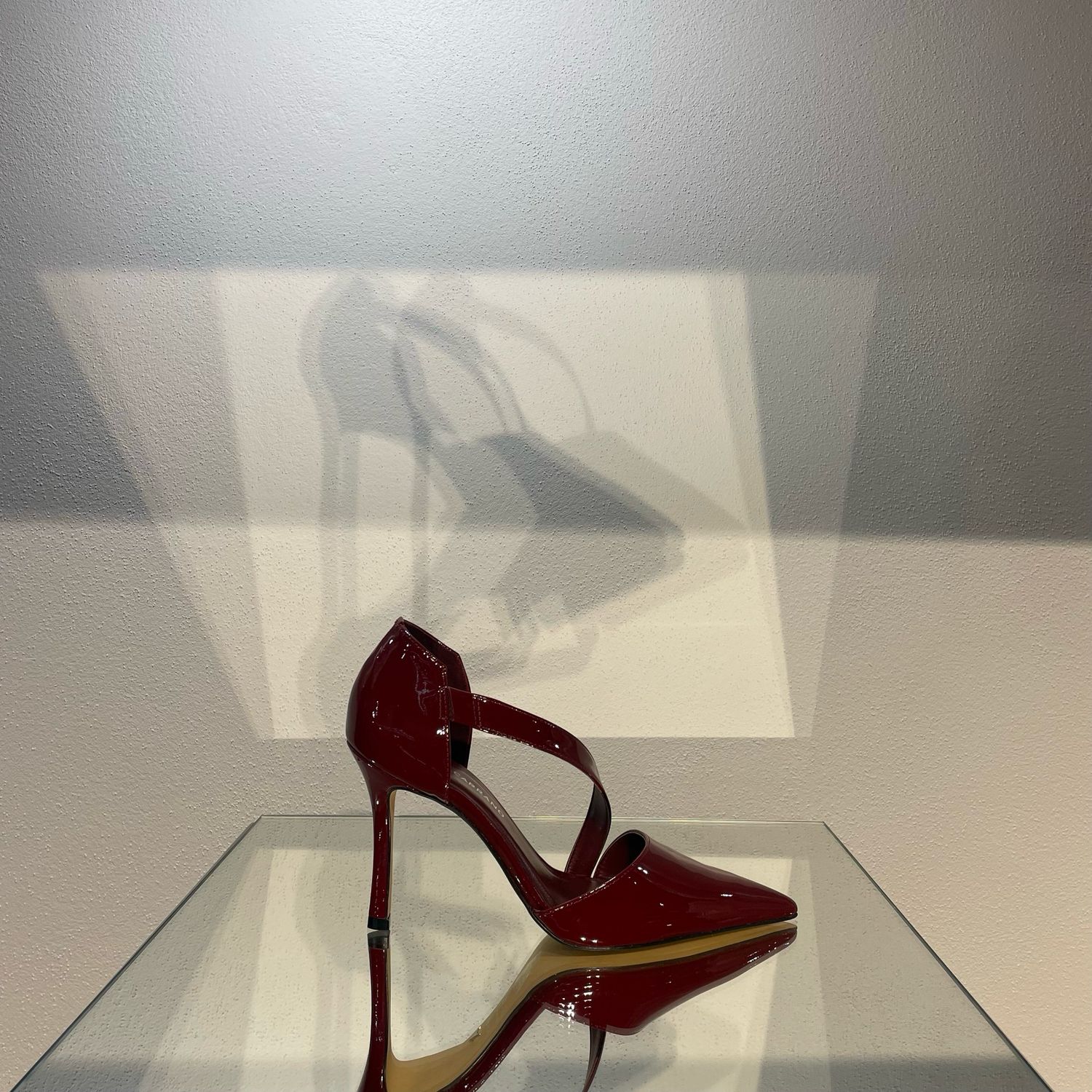 DÉCOLLETÉ IN VERNICE