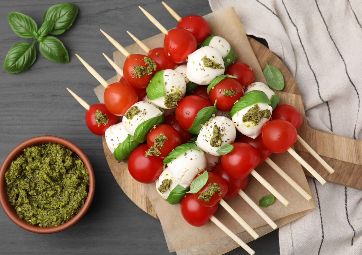 Spiesjes mozzarella, tomaat, pesto (V)